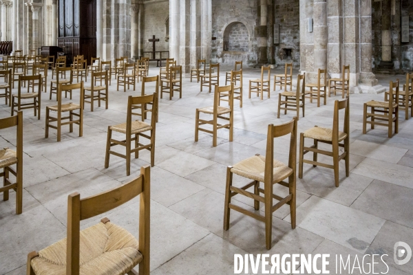 Vezelay - Messe dominicale par temps de Covid-19