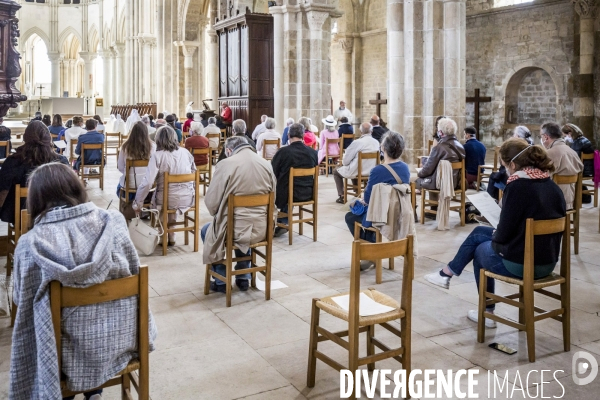 Vezelay - Messe dominicale par temps de Covid-19