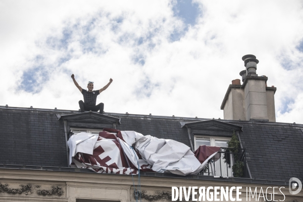 Banderole de Génération Identitaire à la manifestation contre le racisme et les violences policières
