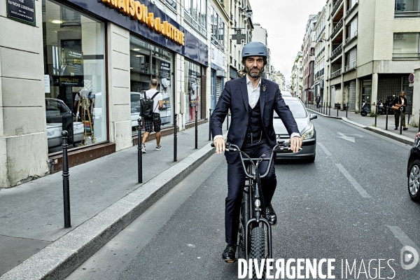 Cedric Villani en campagne à vélo dans le 14 eme arrondissement