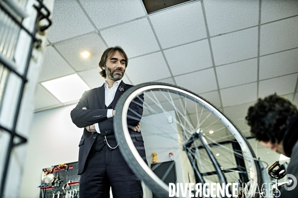 Cedric Villani en campagne à vélo dans le 14 eme arrondissement