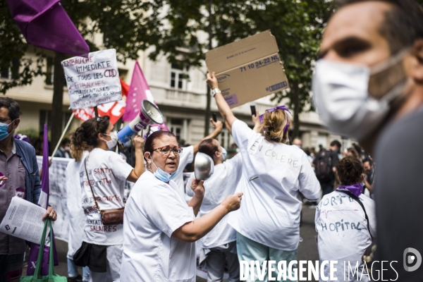 Manifestation du personnel soignant pour demander plus de moyens dans la sante.