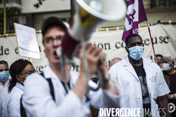Manifestation du personnel soignant pour demander plus de moyens dans la sante.