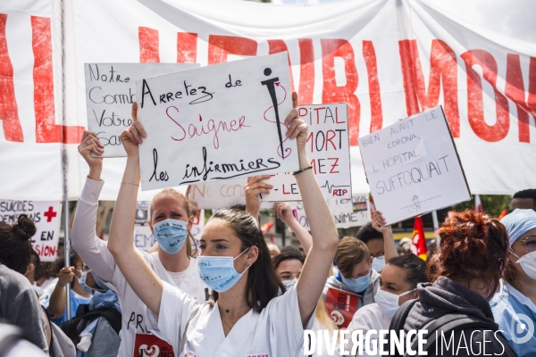 Manifestation du personnel soignant pour demander plus de moyens dans la sante.