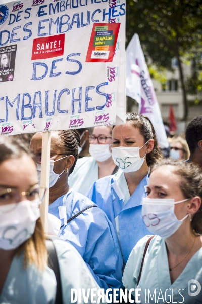 Manifestation du personnel soignant pour demander plus de moyens dans la sante.