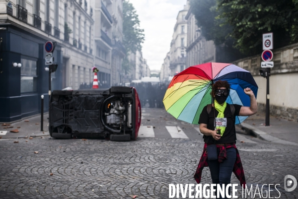 Manifestation du personnel soignant pour demander plus de moyens dans la sante.