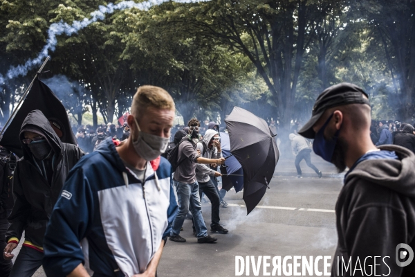 Manifestation du personnel soignant pour demander plus de moyens dans la sante.