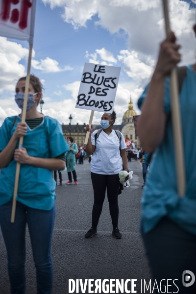 Manifestation du personnel soignant pour demander plus de moyens dans la sante.