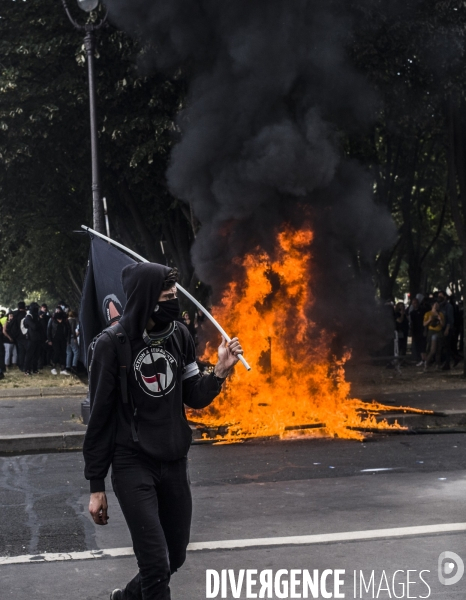 Manifestation du personnel soignant pour demander plus de moyens dans la sante.