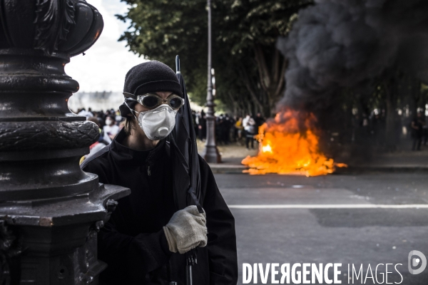 Manifestation du personnel soignant pour demander plus de moyens dans la sante.