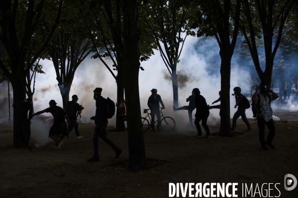 Manifestation du personnel soignant pour demander plus de moyens dans la sante.