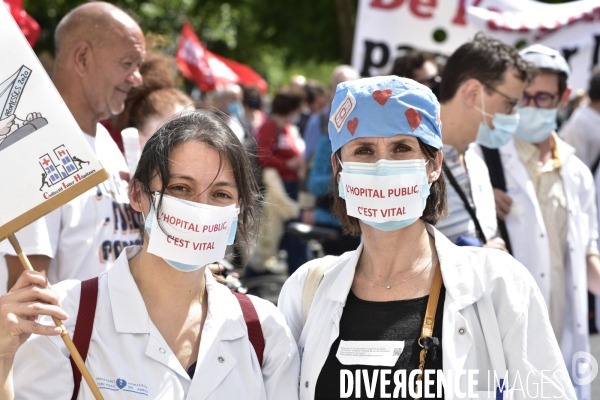 Manifestation des soignants à Paris pour denoncer le manque de moyens dans l hopital public. Cares demonstration.