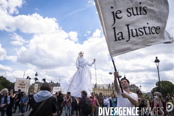 Manifestation des soignants. Paris.