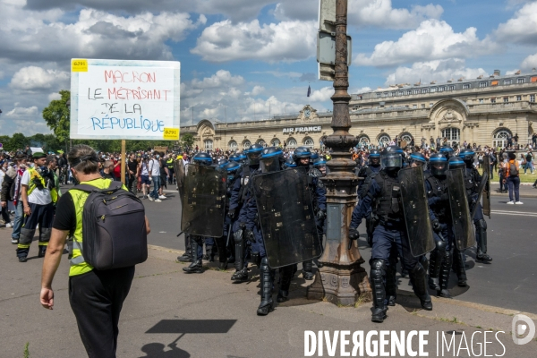 Manifestation des personnels de santé et débordements