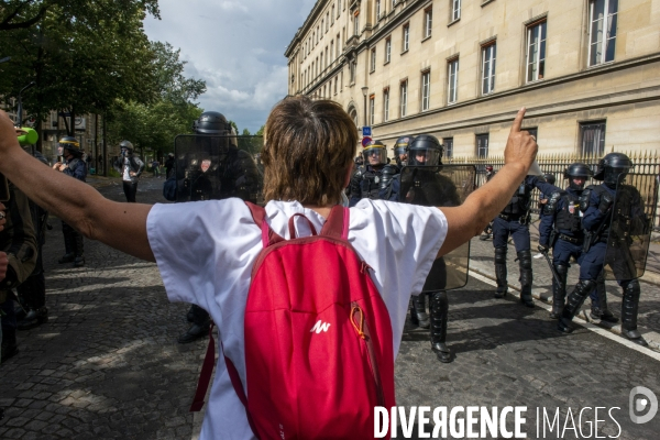 Manifestation des personnels de santé et débordements