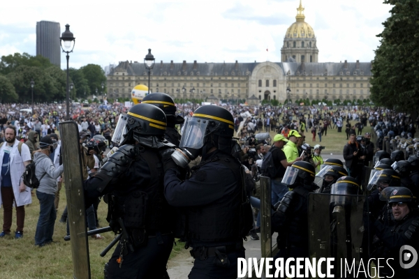 Journée nationale de protestation de l hôpital à Paris. Hospital national day of protest in Paris.