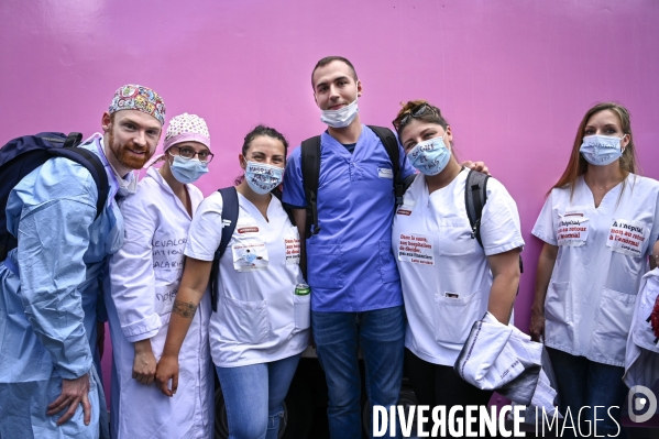 Manifestation des soignants à Paris pour denoncer le manque de moyens dans l hopital public. Cares demonstration.