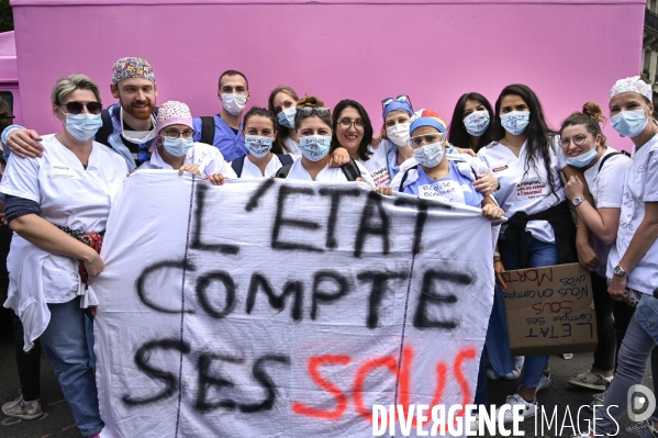 Manifestation des soignants à Paris pour denoncer le manque de moyens dans l hopital public. Cares demonstration.