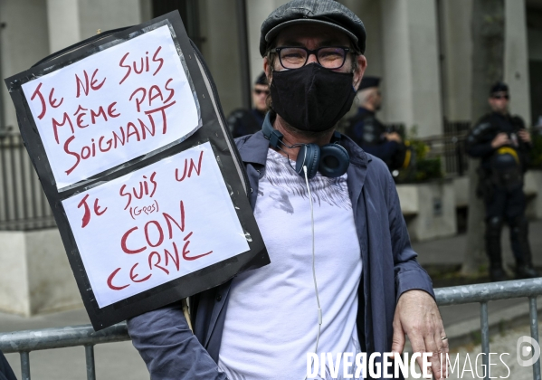 Manifestation des soignants à Paris pour denoncer le manque de moyens dans l hopital public. Cares demonstration.