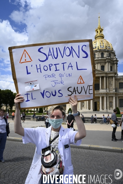 Manifestation des soignants à Paris pour denoncer le manque de moyens dans l hopital public. Cares demonstration.