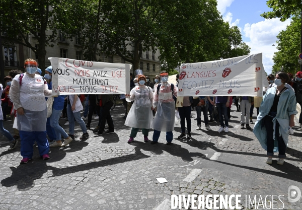 Manifestation des soignants à Paris pour denoncer le manque de moyens dans l hopital public. Cares demonstration.