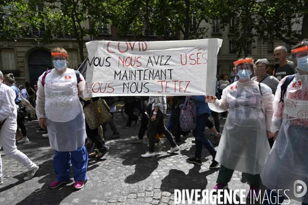 Manifestation des soignants à Paris pour denoncer le manque de moyens dans l hopital public. Cares demonstration.