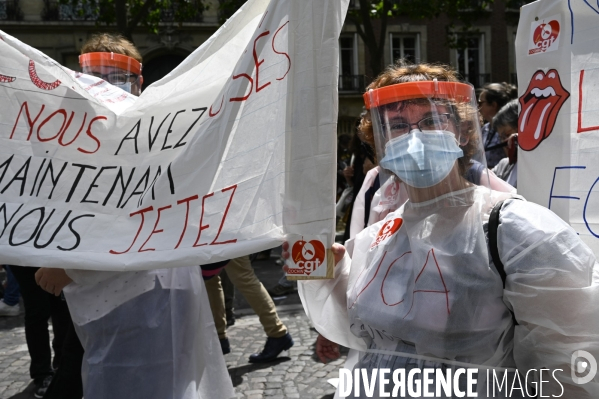 Manifestation des soignants à Paris pour denoncer le manque de moyens dans l hopital public. Cares demonstration.