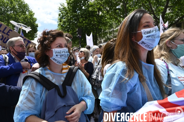 Manifestation des soignants à Paris pour denoncer le manque de moyens dans l hopital public. Cares demonstration.