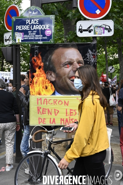 Manifestation des soignants à Paris pour denoncer le manque de moyens dans l hopital public. Cares demonstration.