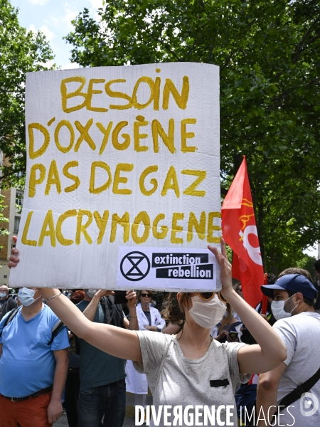 Manifestation des soignants à Paris pour denoncer le manque de moyens dans l hopital public. Cares demonstration.