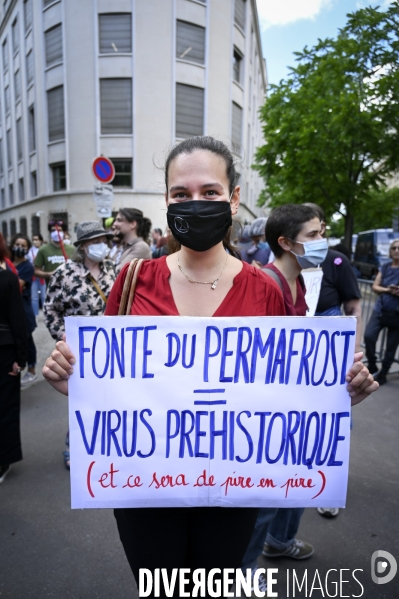 Manifestation des soignants à Paris pour denoncer le manque de moyens dans l hopital public. Cares demonstration.