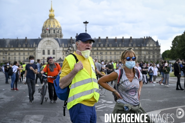 Manifestation des soignants à Paris pour denoncer le manque de moyens dans l hopital public. Cares demonstration.