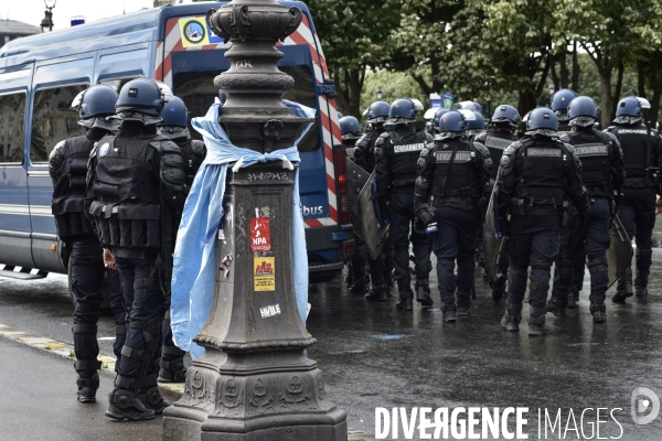 Manifestation des soignants à Paris pour denoncer le manque de moyens dans l hopital public. Cares demonstration.