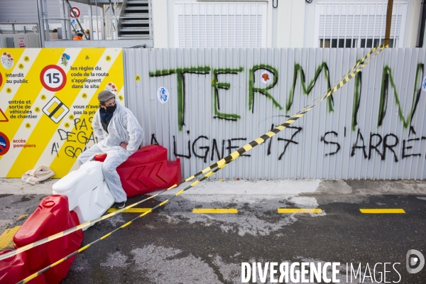 Action de blocage du chantier du grand paris par le collectif pour les terres de gonesse.