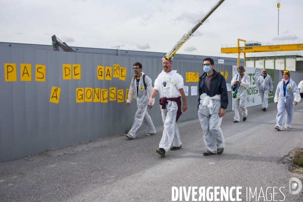 Action de blocage du chantier du grand paris par le collectif pour les terres de gonesse.