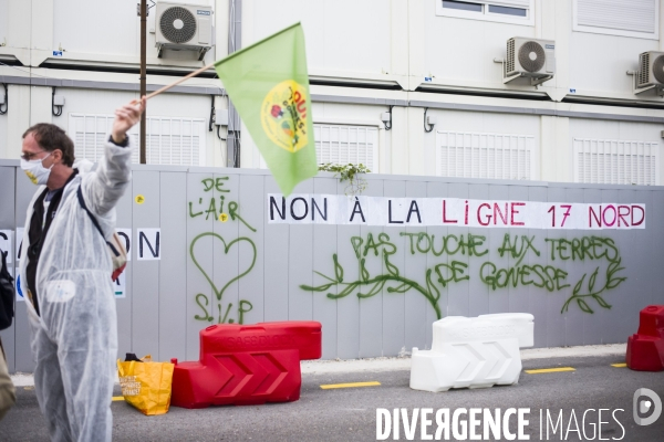 Action de blocage du chantier du grand paris par le collectif pour les terres de gonesse.