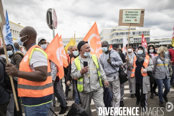 Rassemblement des salariés devant Renault Flins