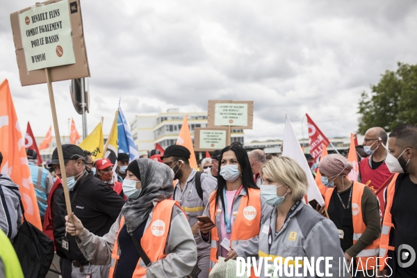 Rassemblement des salariés devant Renault Flins