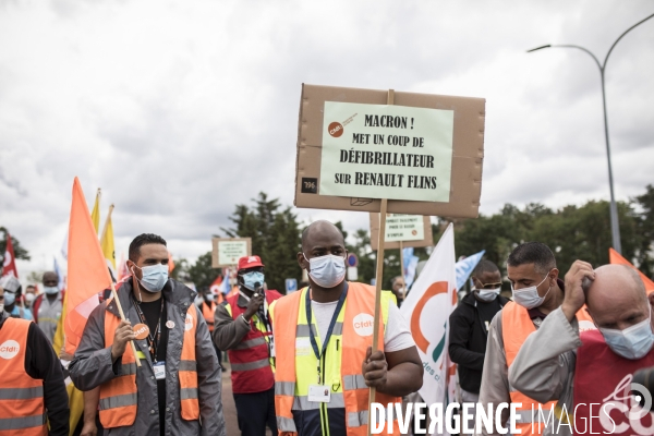 Rassemblement des salariés devant Renault Flins