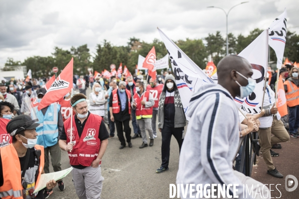 Rassemblement des salariés devant Renault Flins