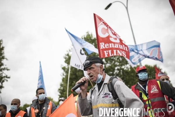 Rassemblement des salariés devant Renault Flins