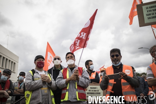 Rassemblement des salariés devant Renault Flins