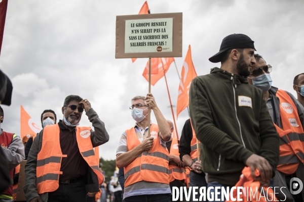 Rassemblement des salariés devant Renault Flins