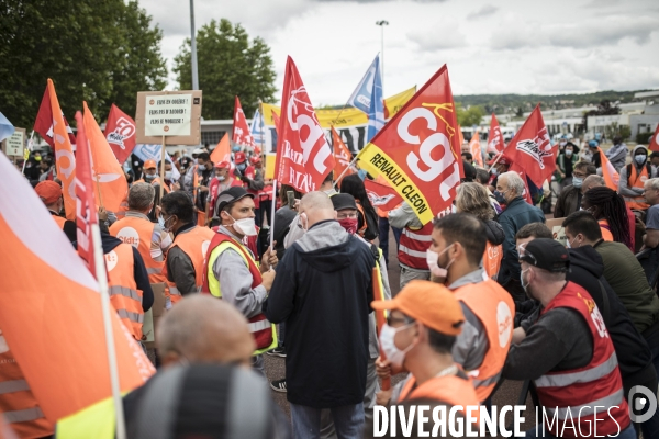 Rassemblement des salariés devant Renault Flins