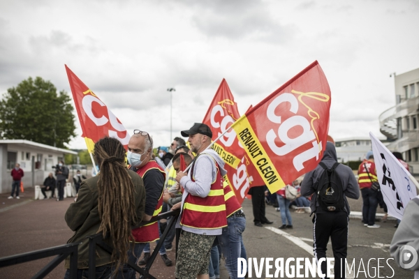 Rassemblement des salariés devant Renault Flins