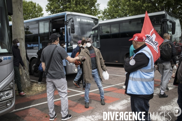 Rassemblement des salariés devant Renault Flins