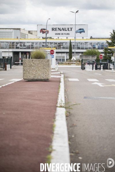 Rassemblement des salariés devant Renault Flins