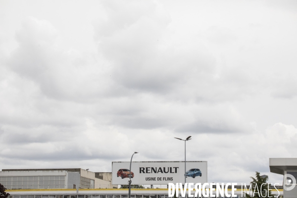 Rassemblement des salariés devant Renault Flins