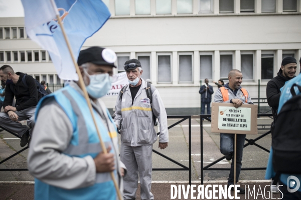 Rassemblement des salariés devant Renault Flins