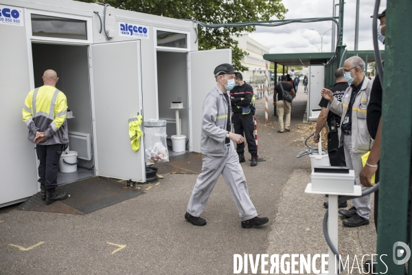 Rassemblement des salariés devant Renault Flins